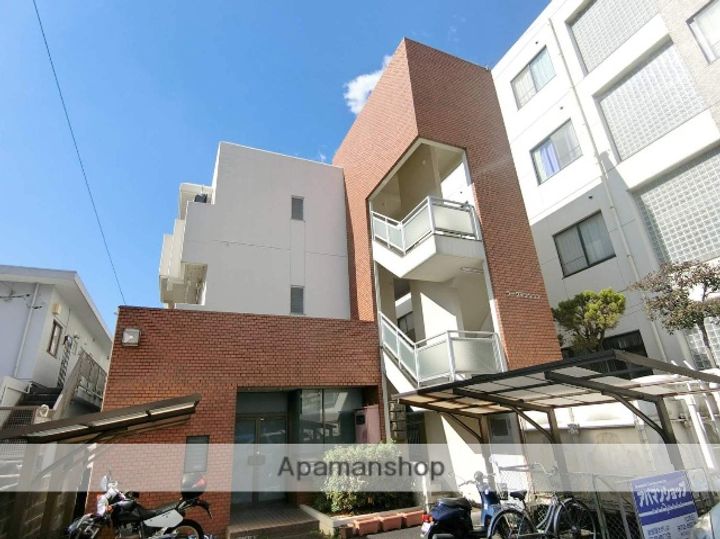 ラークマンションの外観