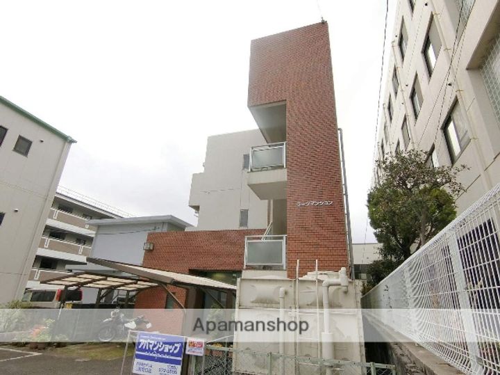 ラークマンションの外観