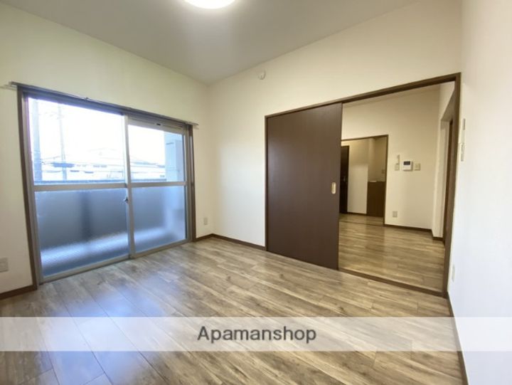 グランメール千本Bの居間