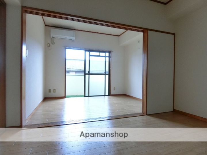 シャトー望月C棟101の居間