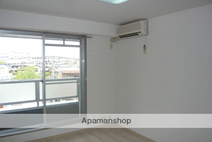 アーネストビルの居間