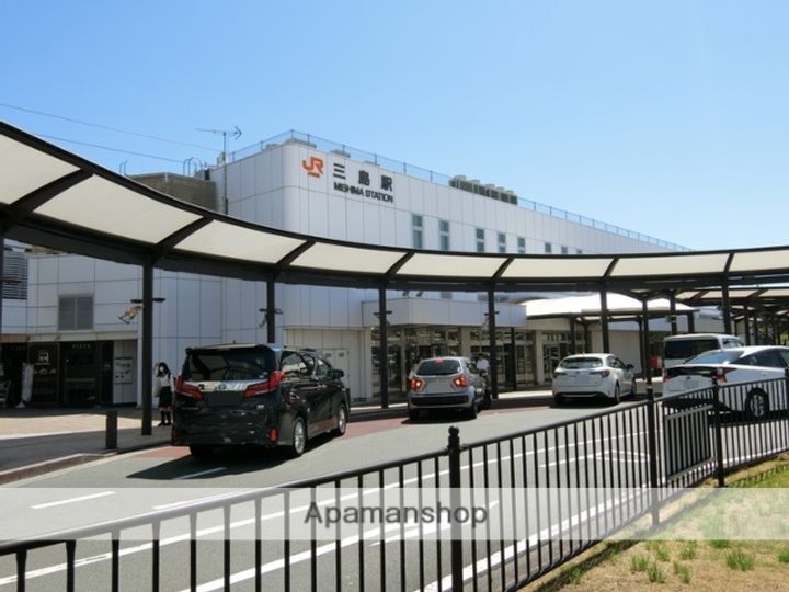 メゾンカルフール303の周辺