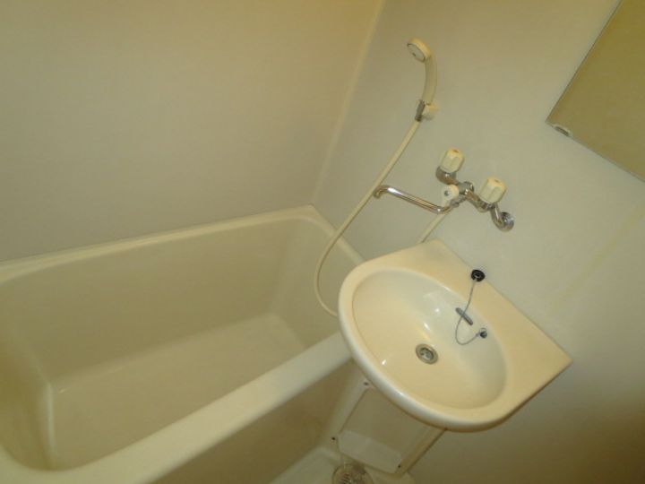 静岡県三島市松本の賃貸アパートの風呂