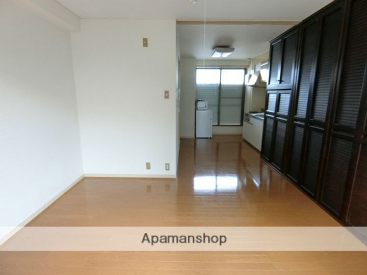 KOHWAビルの居間