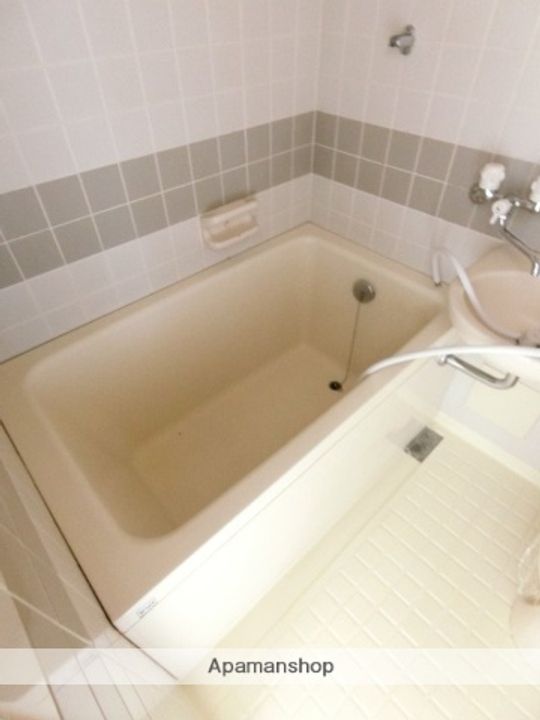 KOHWAビルの風呂