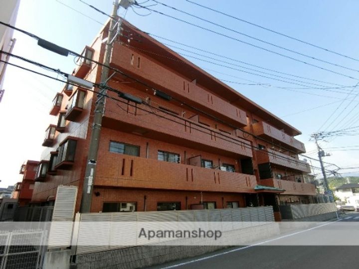 ロイヤルカーサ関野の外観