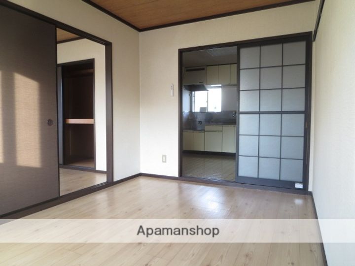 静岡県駿東郡清水町伏見の賃貸アパートの居間