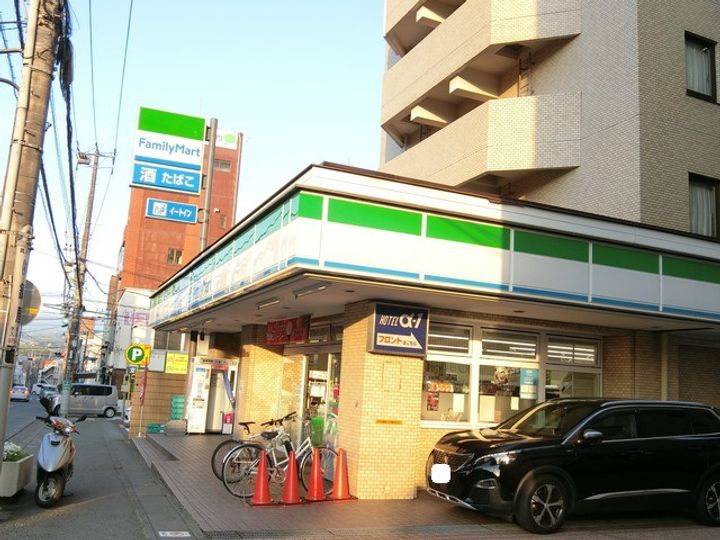 フォンテーヌU.の周辺