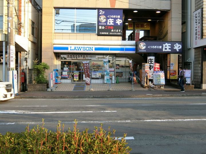 フォンテーヌU.の周辺