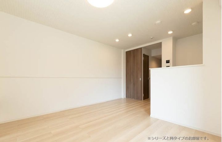 ロイヤル長伏の居間