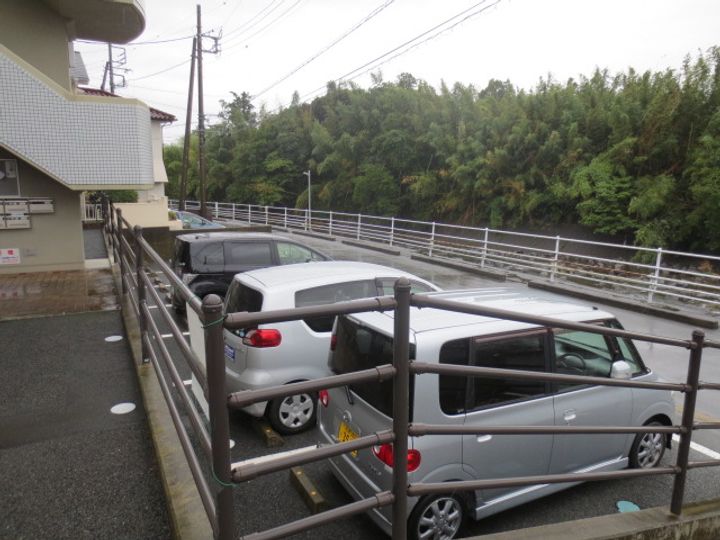 フルスパシエンテの周辺