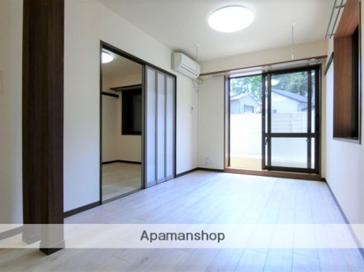 フレグランス永塚105の居間