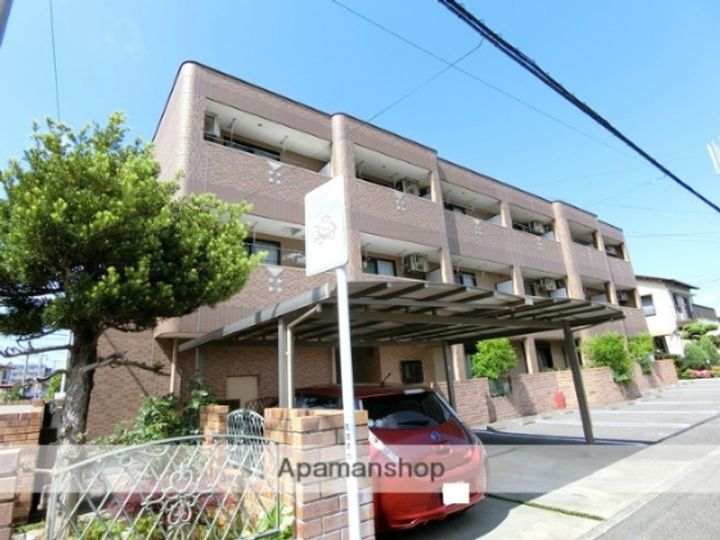 ヒールコート沢田の外観