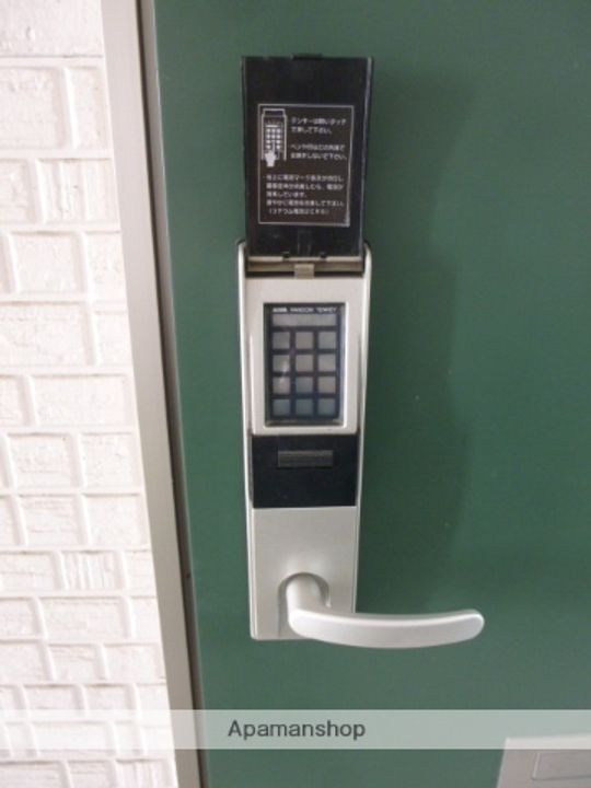 ロイヤルイースト107の外観