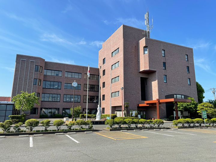 カルフールAの周辺