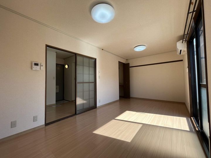 セジュール西添 Aの居間