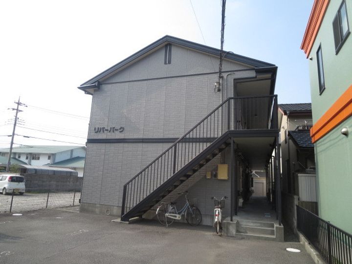 リバーパークの外観
