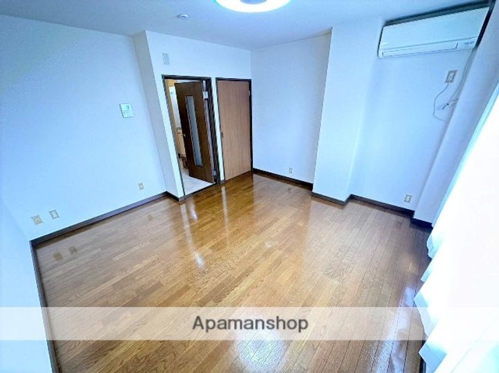 セゾンナカイの居間