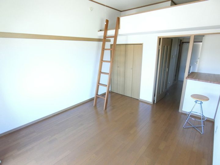 ロイヤルプレイス88の居間