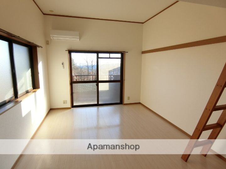 ロイヤルヒルズ大棚の居間