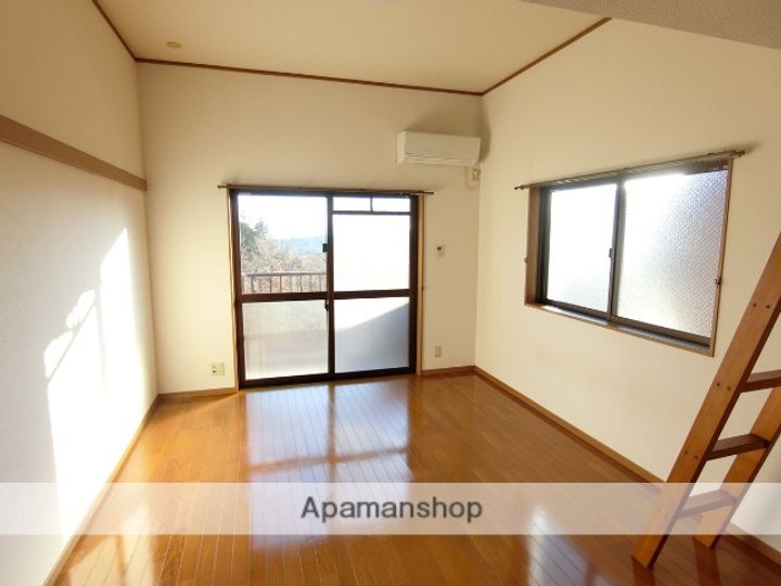 ロイヤルヒルズ大棚の居間