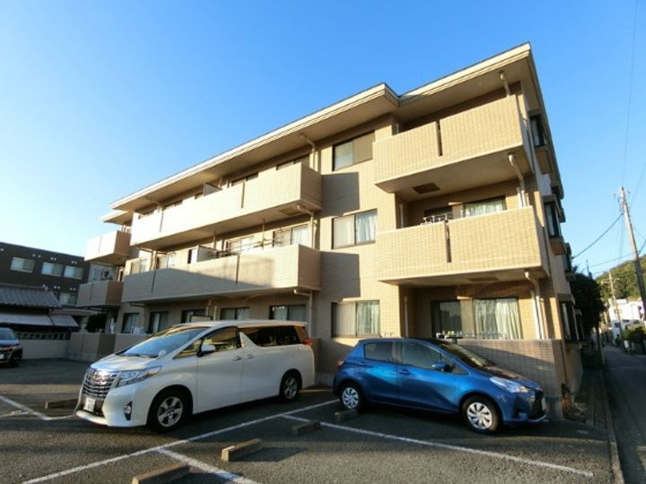 レアールマンション杉山の外観