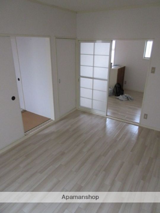 プレミール山本の居間