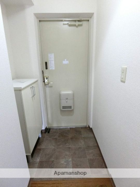 静岡県駿東郡長泉町下土狩の賃貸マンションの玄関