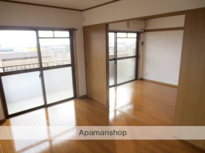 ロイヤルプラザ飯塚の居間