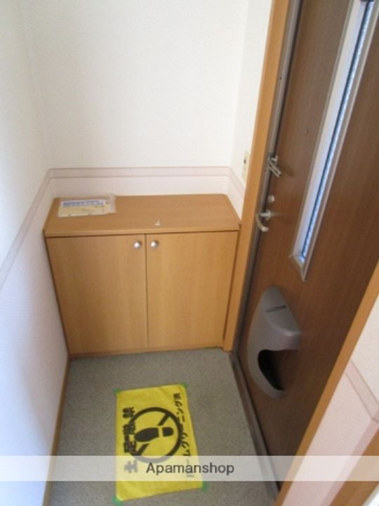 静岡県沼津市西添町の賃貸アパートの玄関