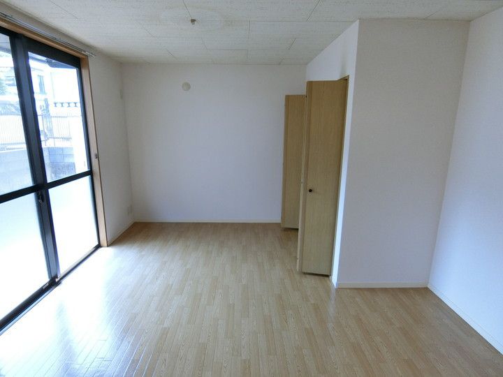 オギタハウス201の居間