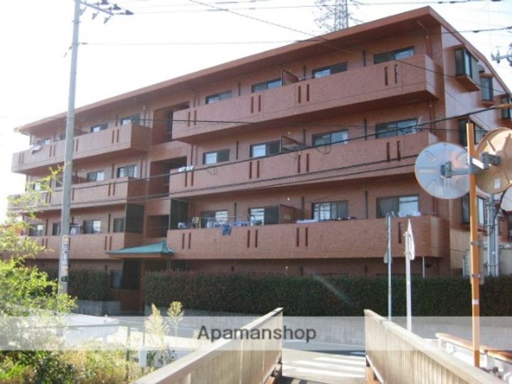 ロイヤルカーサ関野の外観