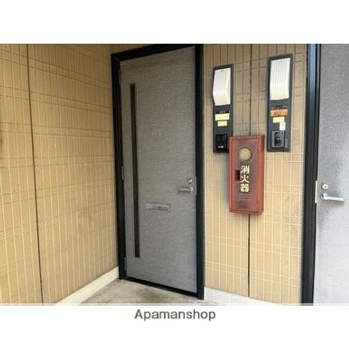クレール大坂D101の玄関