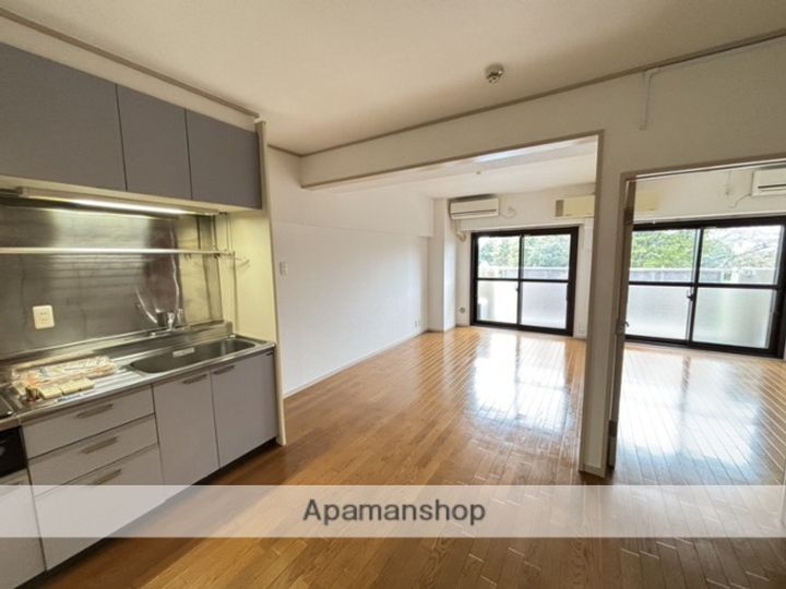 メゾン東富士の居間