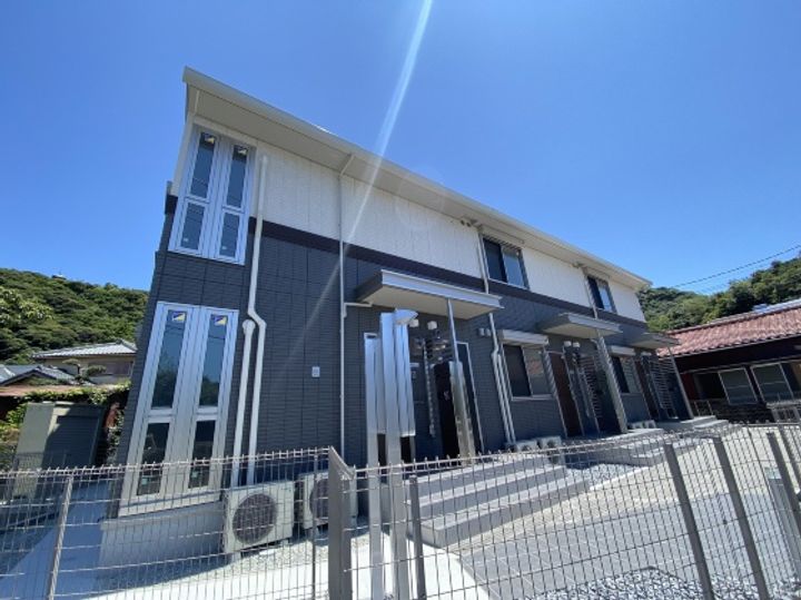 シャルマンカーサの外観