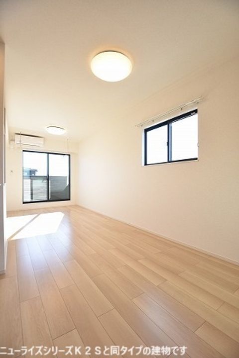 ロワイヤルフジガーデンⅡの居間