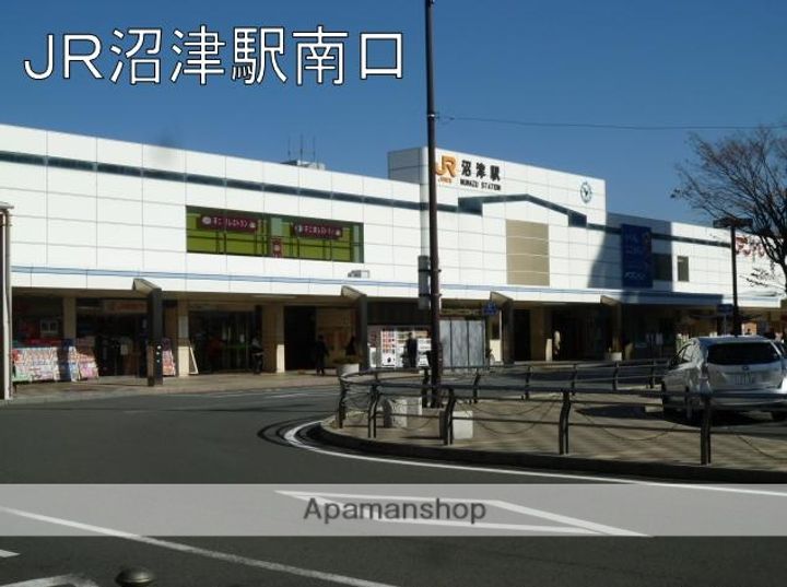 ソレイユ・ルヴァンの周辺