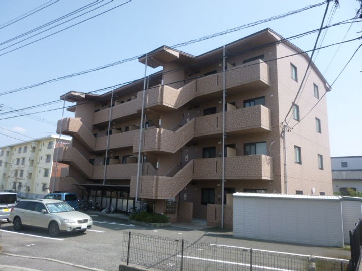 ソレアード京塚原の外観