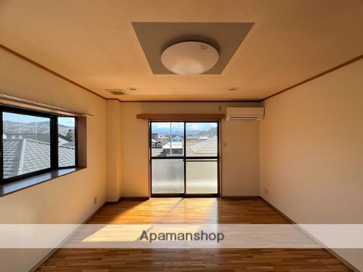 中之台ハイツの居間