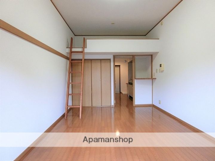 ロイヤルキャビン18の居間