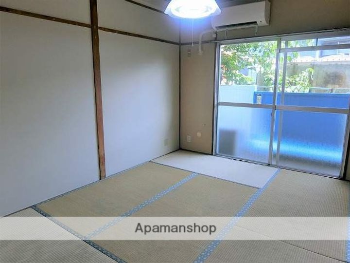 ウィングラッシア伊豆長岡301の居間