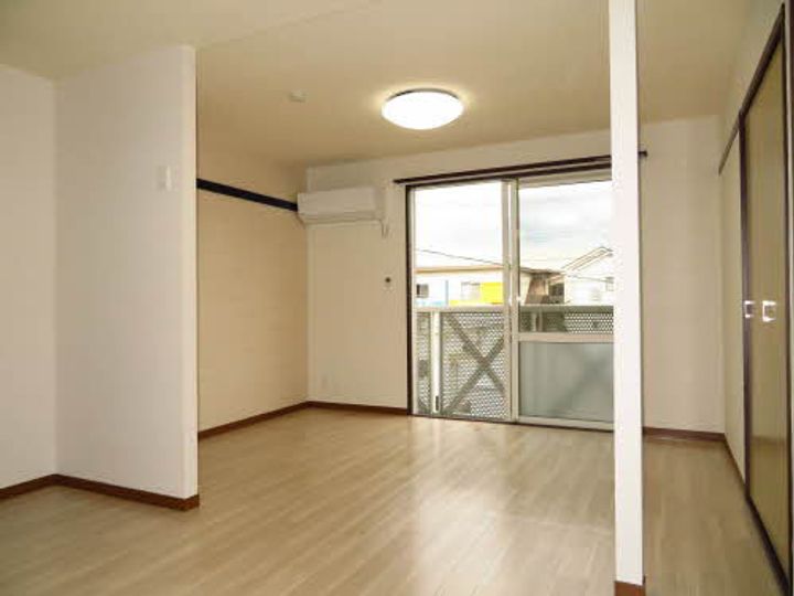 ファミールミタB201の居間