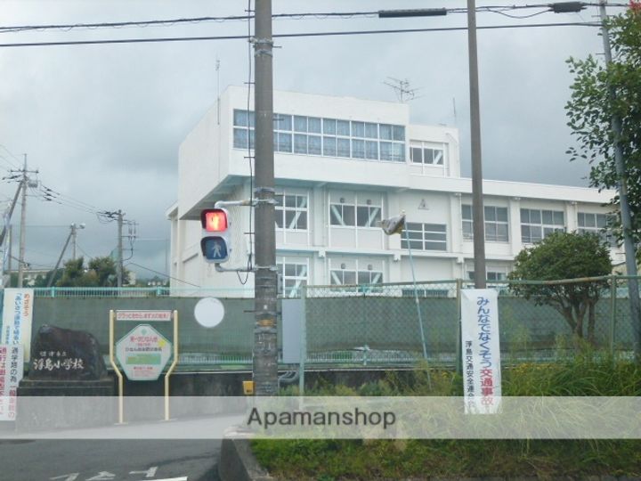 ストロベリーフィールズの周辺