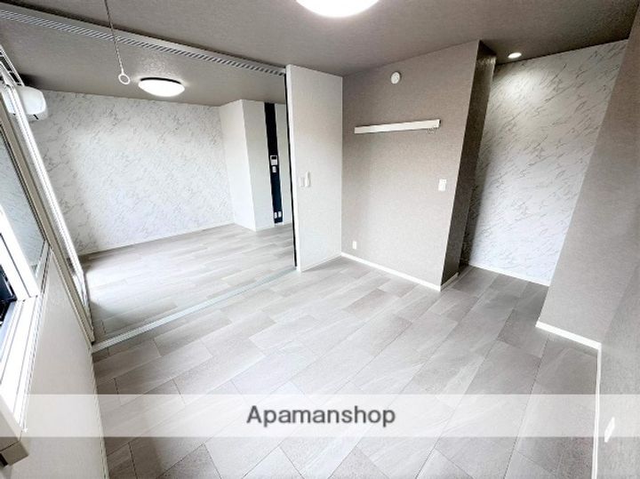 静岡県沼津市大岡の賃貸アパート101の居間