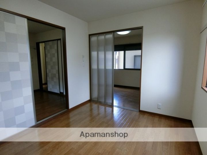 静岡県沼津市原の賃貸アパート102の居間