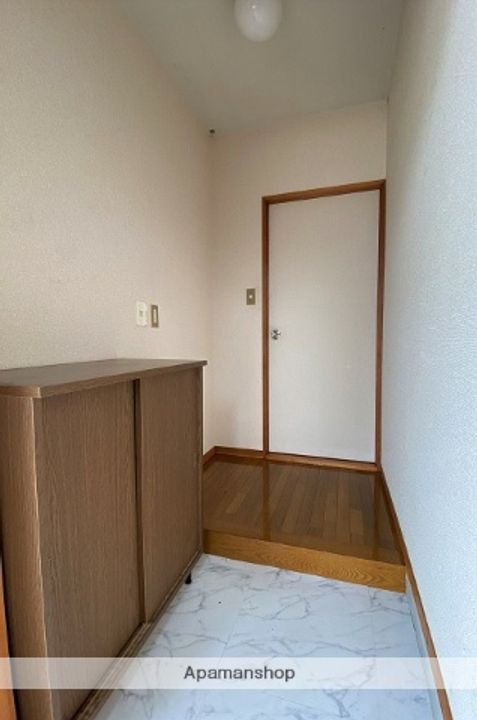 メゾン雅201の玄関