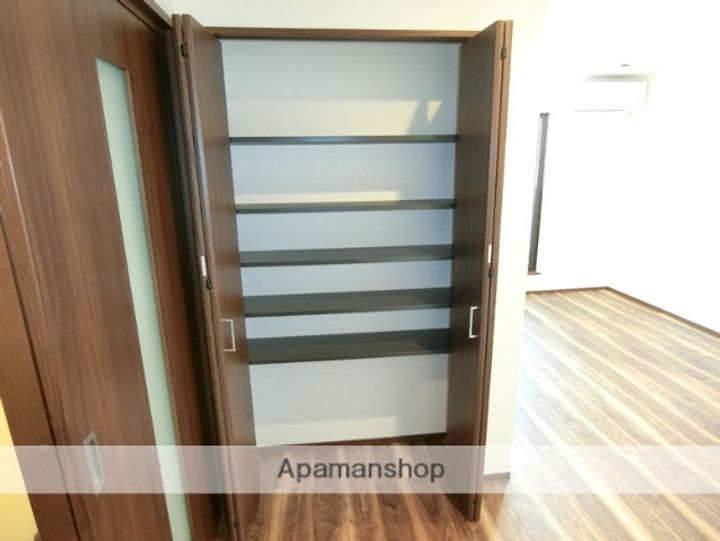 ガレージハウス FUJI PIT1の内装