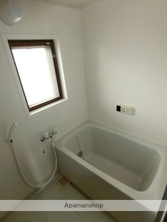 ロイヤルパレス徳倉202の風呂