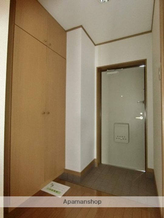 ロイヤルパレス徳倉202の玄関