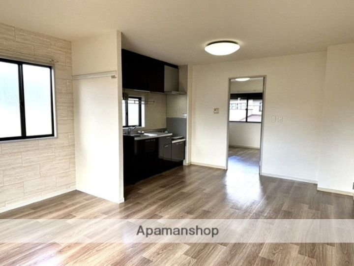 フォーレスタナベの内装